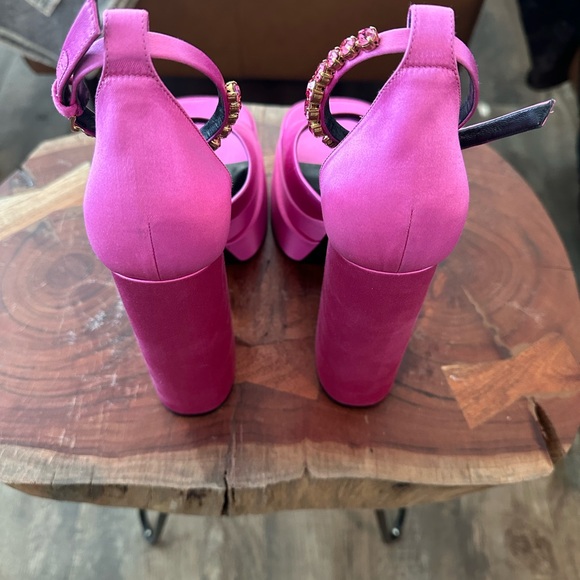 Versace Aevitas Medusa sandal size 36.5 - Picture 5 of 9